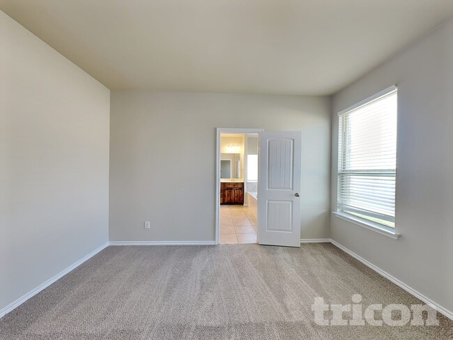 Building Photo - 1212 Ashley Dr