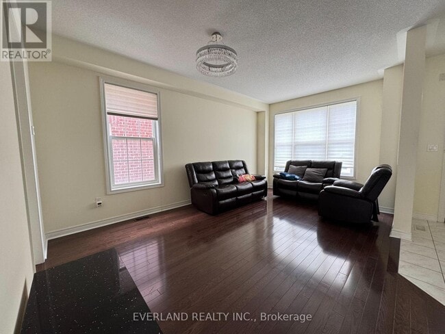 Building Photo - 110 Staglin Ct