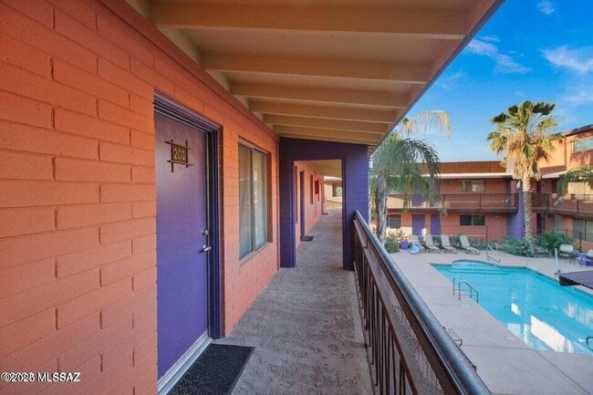 Building Photo - 55 N Cherry Ave