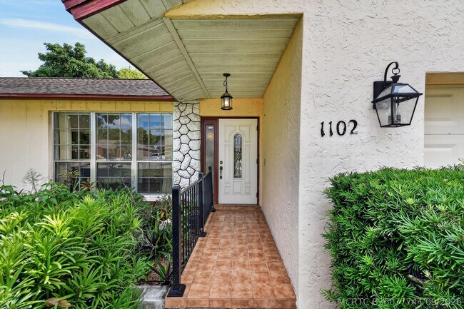 Foto del edificio - 1102 Westchester Dr E