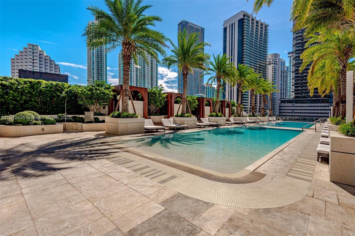 Foto principal - 801 S Miami Ave