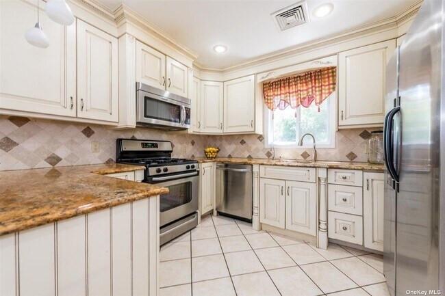 Building Photo - 40 Bellingham Ln