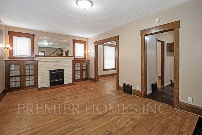 Building Photo - 2 Bed Home with 2-Car Garage & Balcony – $1,395/mo