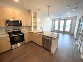 Building Photo - 125 S Standridge Blvd