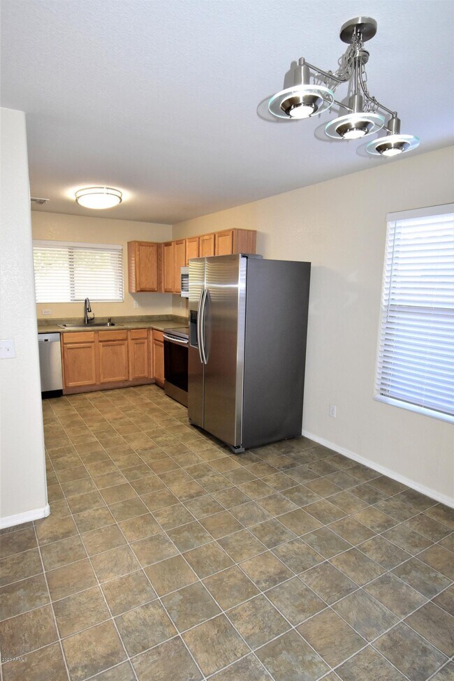 Building Photo - 2455 E Peach Tree Dr