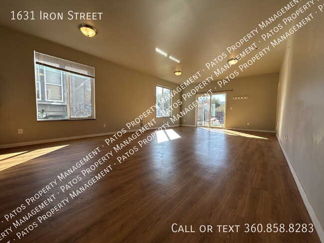 Building Photo - 1631 Iron St