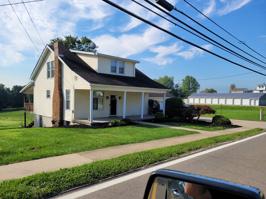 Primary Photo - 401 E High St