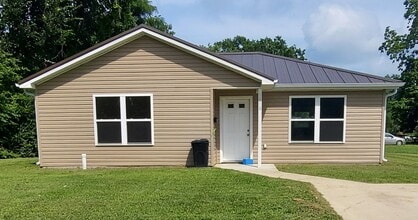 Building Photo - 1010 S Singleton