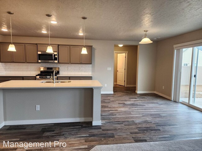 Building Photo - 4 br, 2.5 bath House - 11442 W. Harlington...