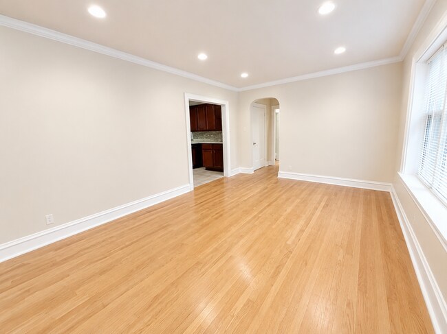 Foto del edificio - 2044 W Farragut Ave