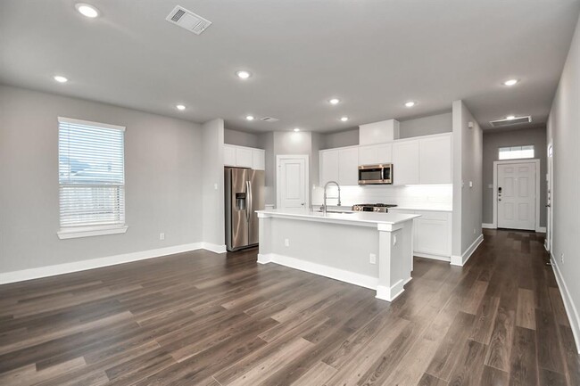Building Photo - 10643 Cascade Crk Dr