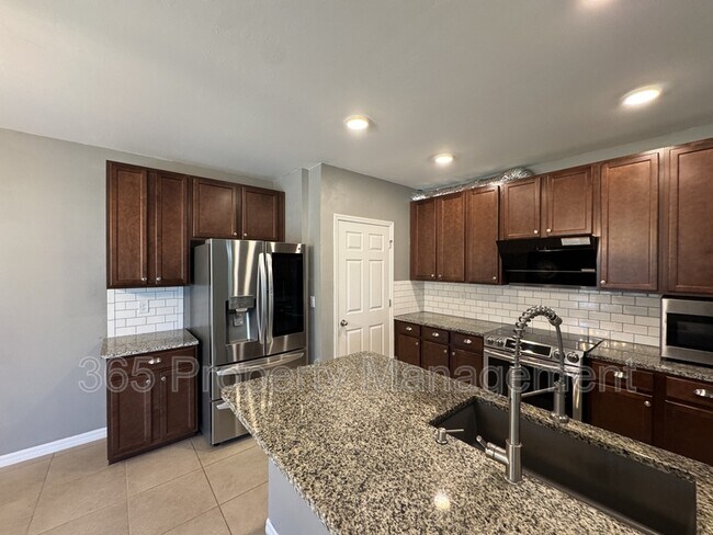 Foto del edificio - 471 Seasons Dr