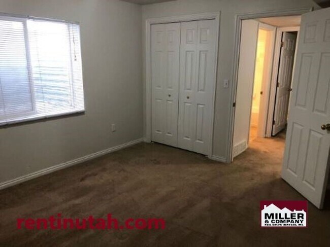 Foto del edificio - Former Model home in Layton For Rent!