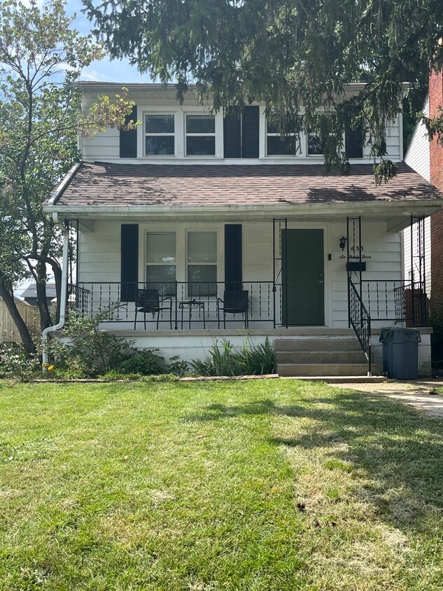 Front Yard - 633 S Terrace Ave