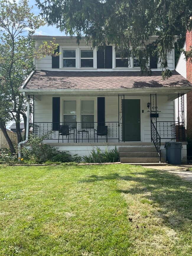 Front Yard - 633 S Terrace Ave