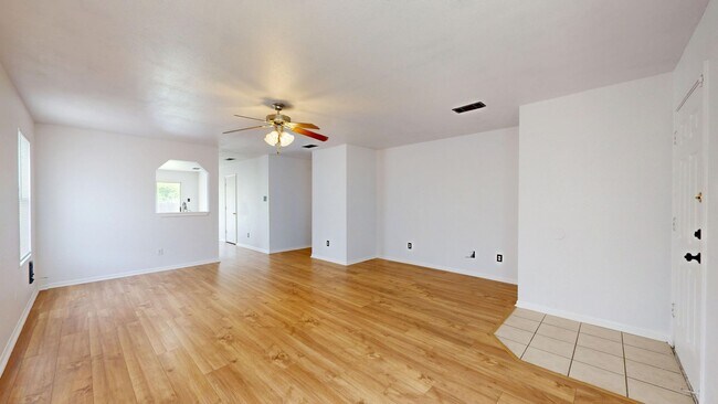 Building Photo - Great location in Killeen, TX Cozy and well maintained house