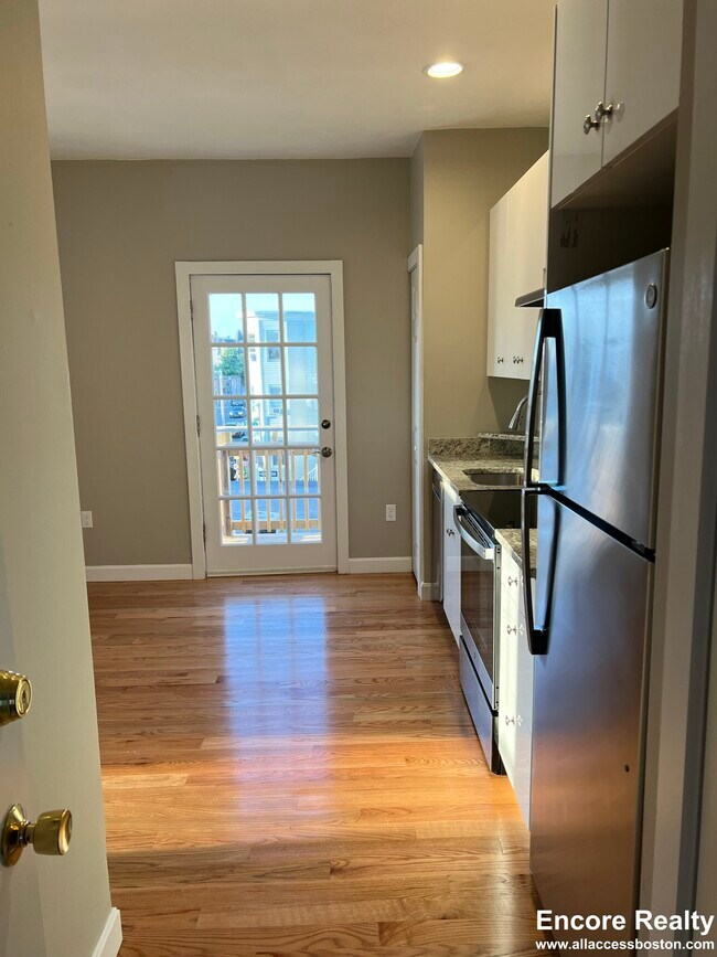 Building Photo - 1084 Dorchester Ave