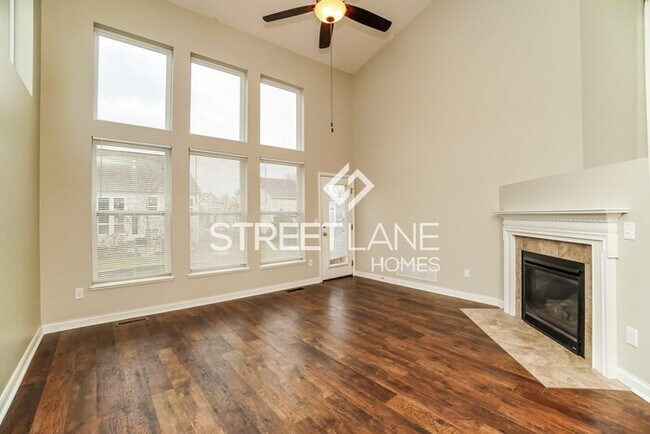 Building Photo - REDUCED!