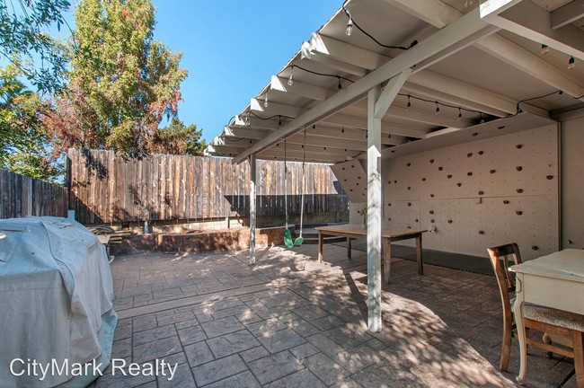 Building Photo - 5750 Marengo Ave