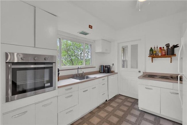 Building Photo - 3409 Portola Ave