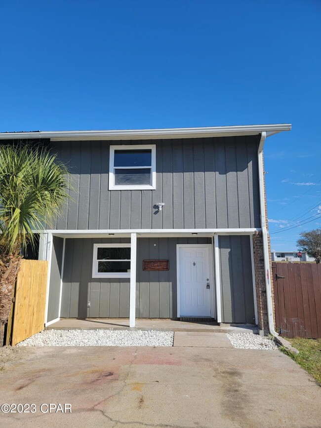 Building Photo - 1000 11th Ct