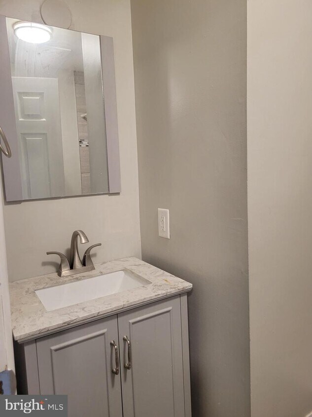 Foto principal - 705 N Dekalb St