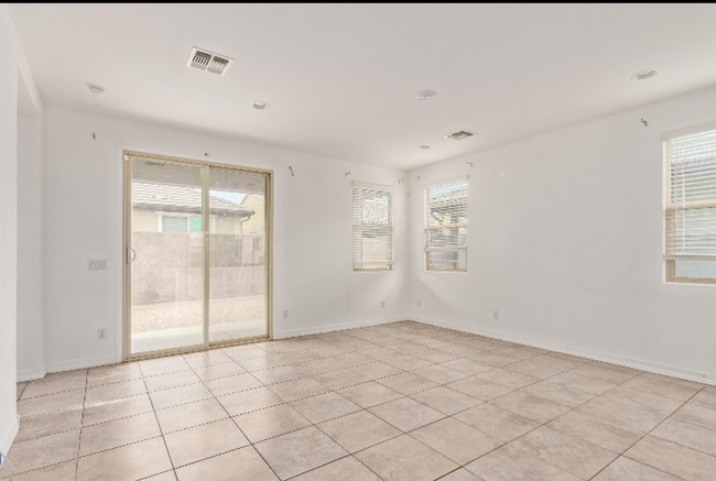 Building Photo - Great location near Westgate!