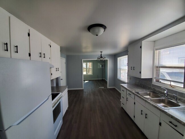 Building Photo - 504 8th Ave