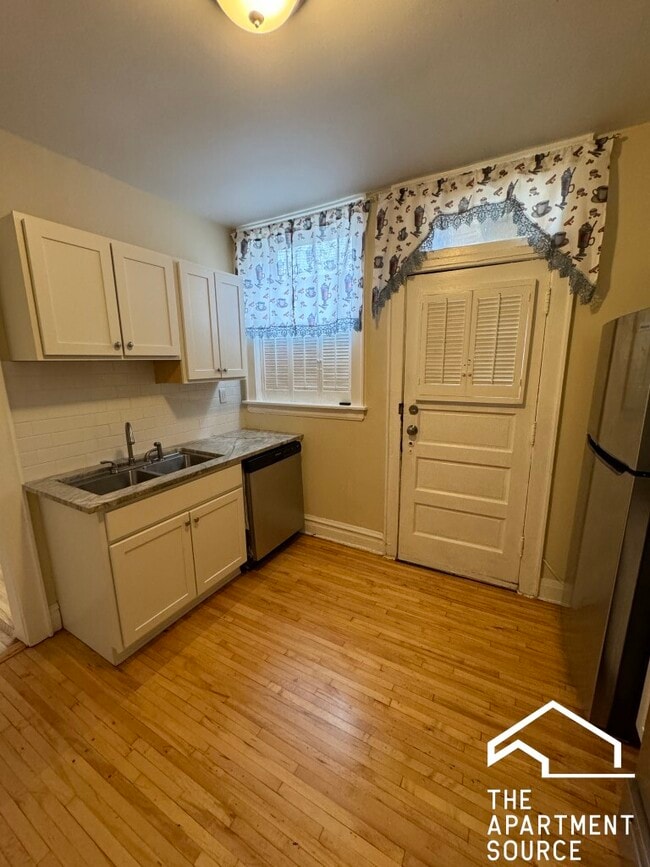 Foto del edificio - 2226 W Arthur Ave