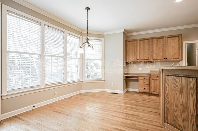 Building Photo - 2304 Knoll Ridge Ln