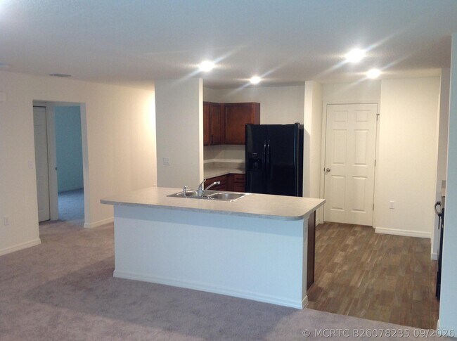 Building Photo - 2862 SE Buccaneer Cir
