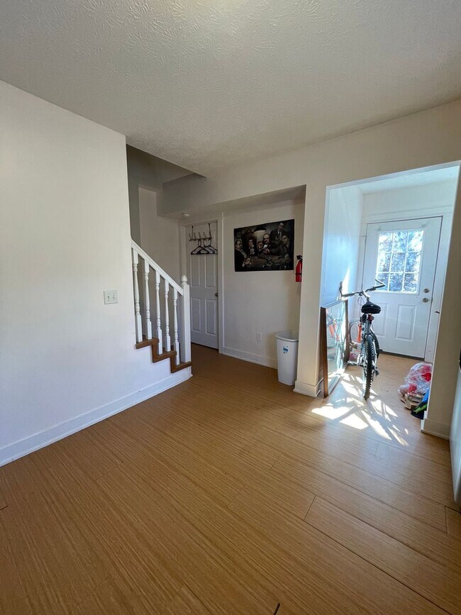 Foto del edificio - 304 E 17th St
