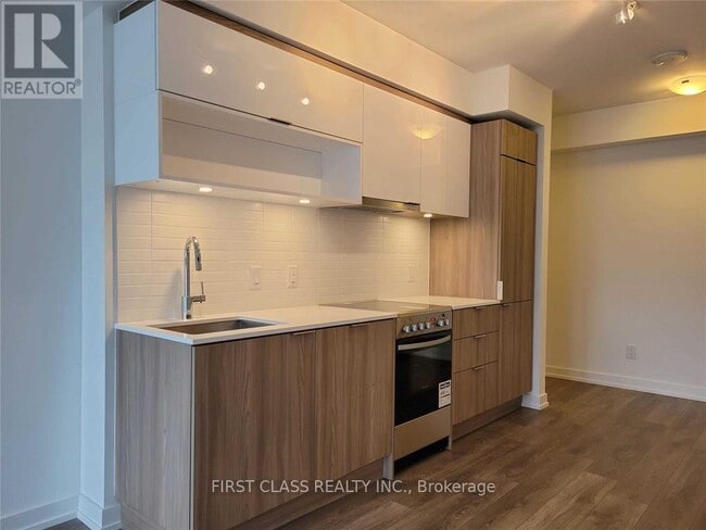 Building Photo - 159 Wellesley St E