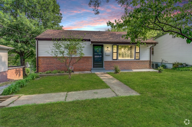 Building Photo - 10561 Hobday Ave