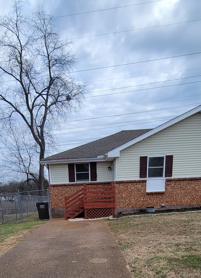 Building Photo - 128 Slayton Ct