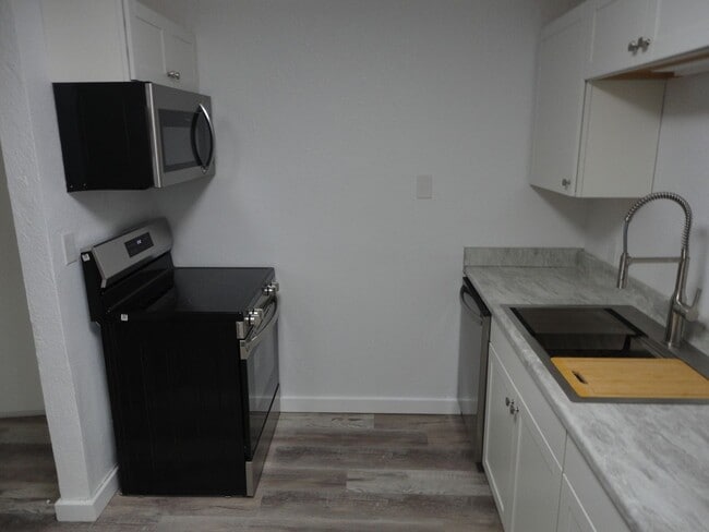 Building Photo - 1 Bedroom/1 Bathroom in Tumblin Creek