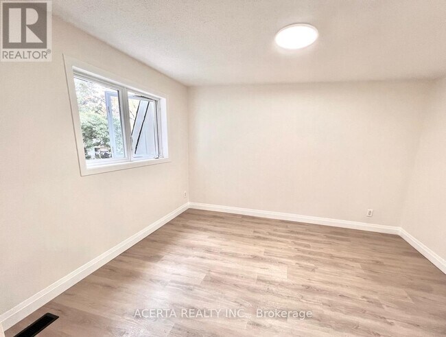 Building Photo - 2943 Ahearn Ave