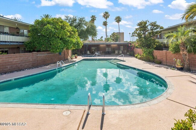 Foto del edificio - 3940 E Timrod St