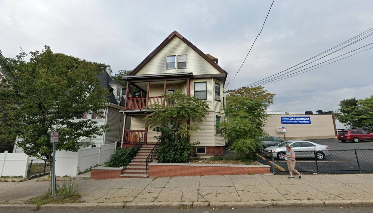 Primary Photo - 1535 North Shore Road, Unit 3