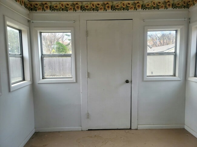 Building Photo - 2109 S Parkwood Ln