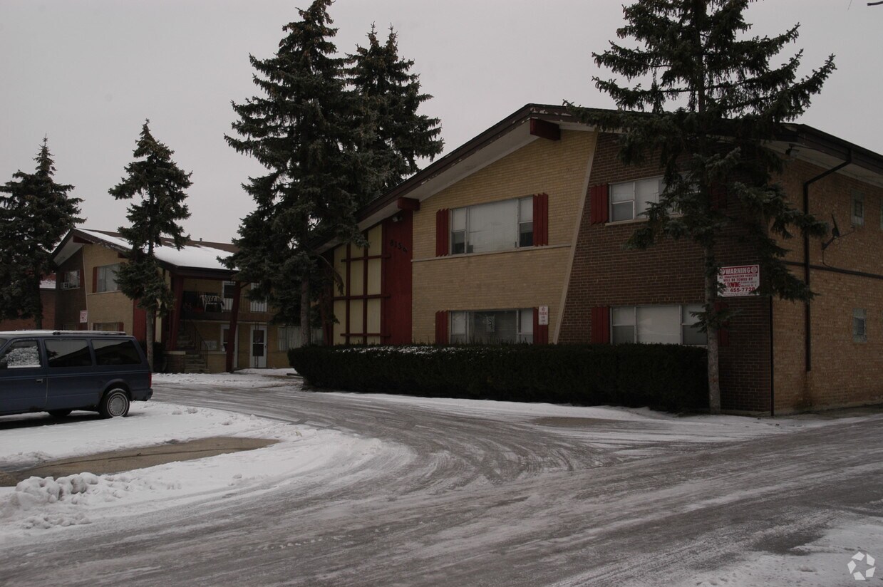 81338139 Ogden Ave, Lyons, IL 60534 Apartments in Lyons, IL