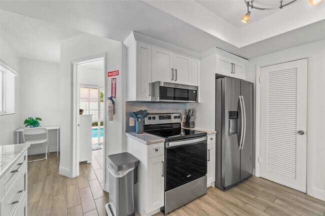 Foto del edificio - 2626 NE 49th St