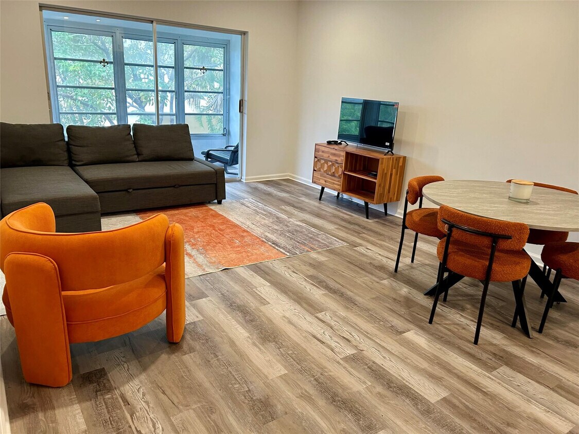 Foto principal - 2151 NE 68th St