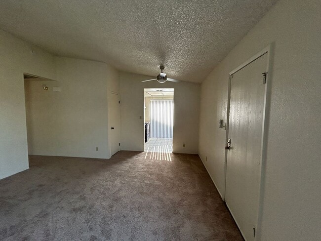Building Photo - Cozy 3 Bedroom Duplex