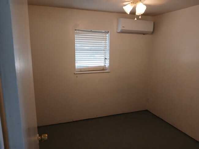 Foto del edificio - 6640 Meadow Ave