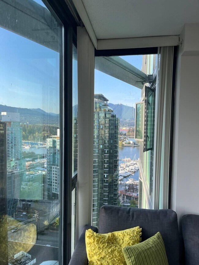 Building Photo - 1331 W Georgia St