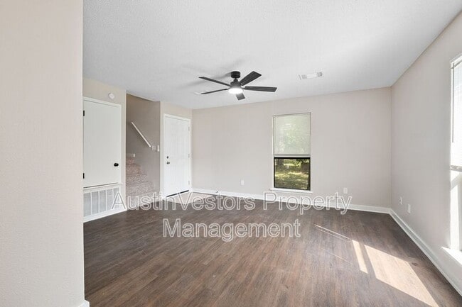 Building Photo - 200 Concho St
