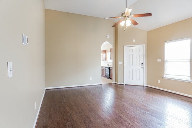 Foto del edificio - 4652 Rosser Loop Dr