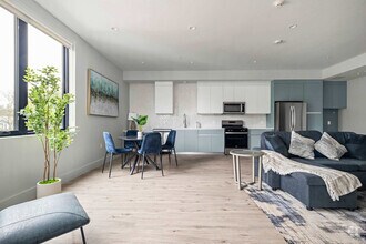Building Photo - 5515 Humming Bird Ln