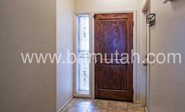 Building Photo - 3608 Eastwood Dr